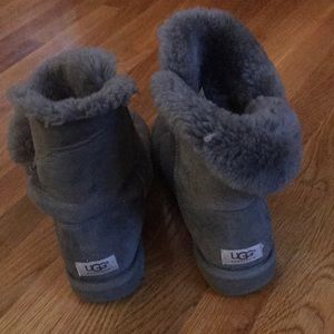 Grey Short Uggs with Side Button Size 9